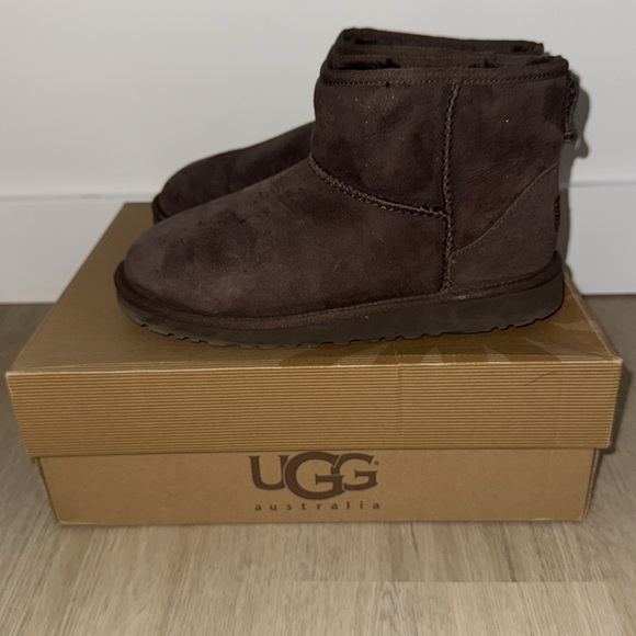UGG Australia Boots - Picture 5 of 6